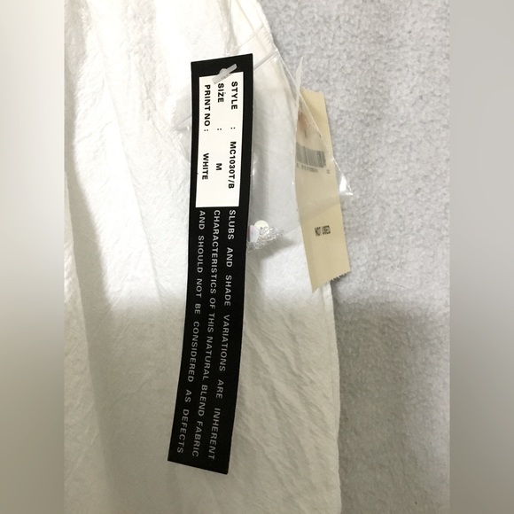 NWT~Club Z Collection White Capri Pants with Applique - Size Medium - Picture 4 of 8